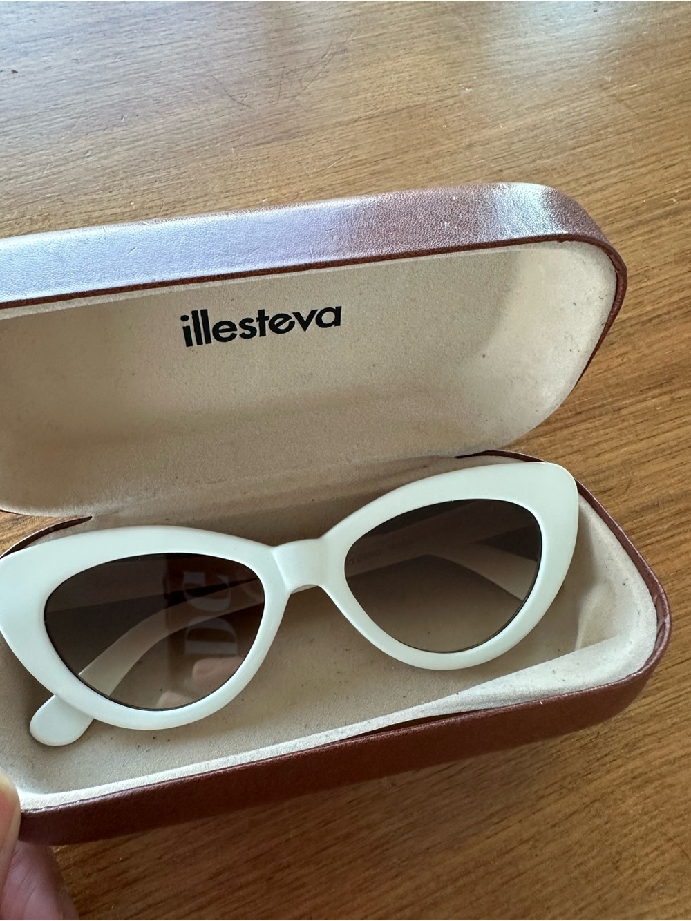 Illesteva White Pamela Cat Eye Sunglasses w/ brown gradient lens. Made in Italy.